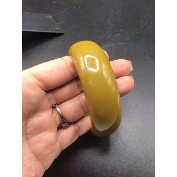 Olive Green Bakelite Bangle Chunky Domed Thick Glossy Vintage Plastic Bracelet - Picture 5 of 7